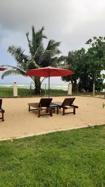 Akurala Beach Boutique Resort Esterno foto